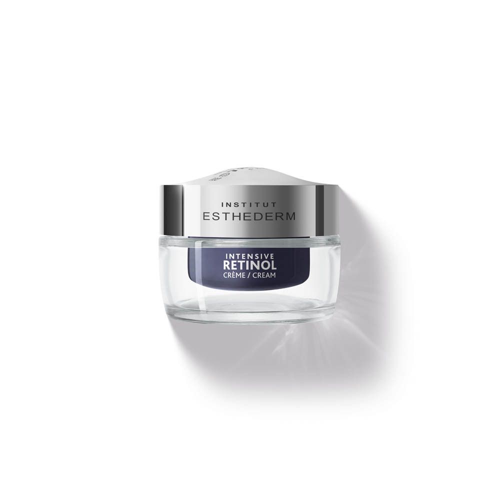 Transparante crèmepot met zilveren deksel. Opschrift: INTENSIVE RETINOL CRÈME/CREAM.