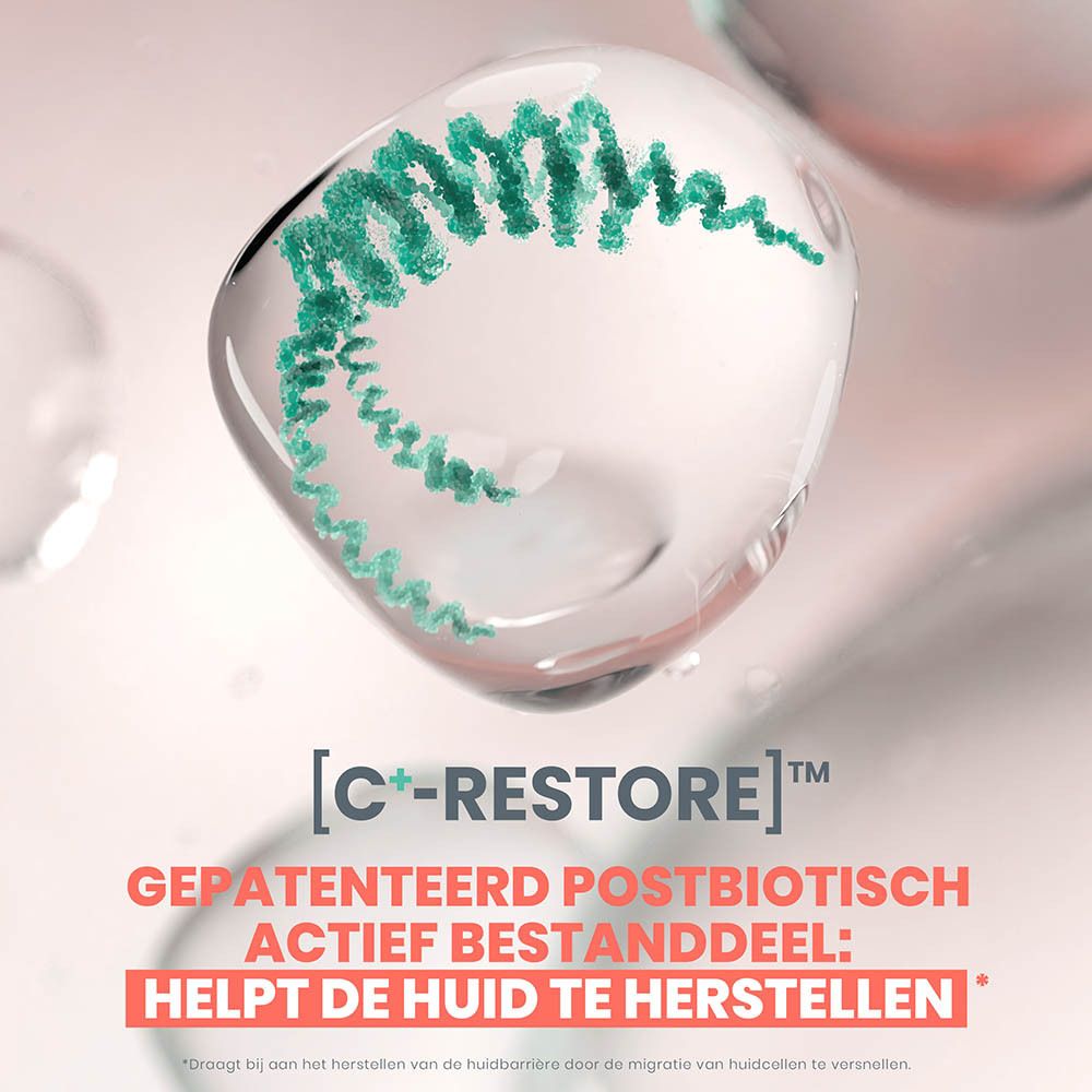 Avene Cicalfate+ herstellende beschermende crème met SPF 50+ aangebracht door een vrouw op haar arm.