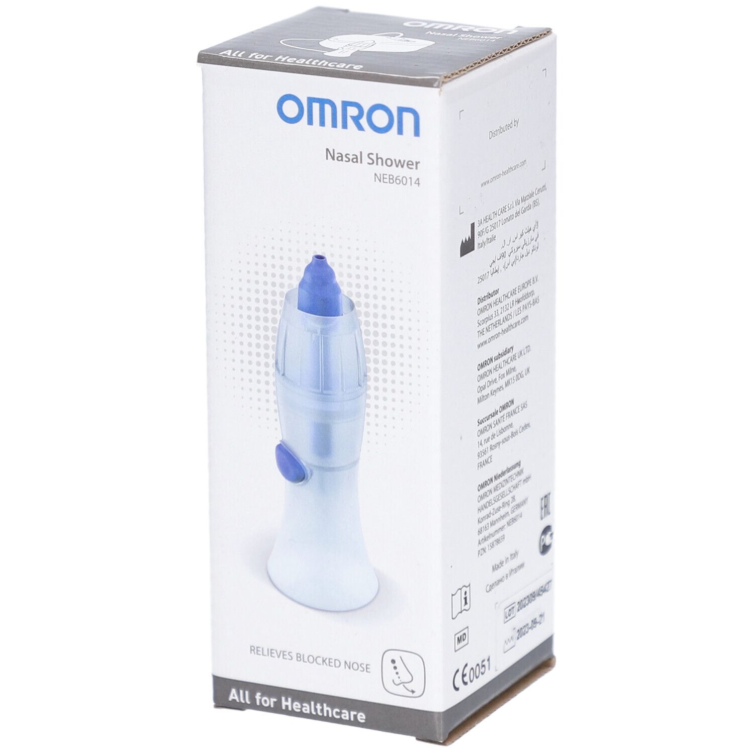 Omron neusdouche in verpakking. Blauw-wit apparaat met blauwe punt. Doos met logo en productnaam.
