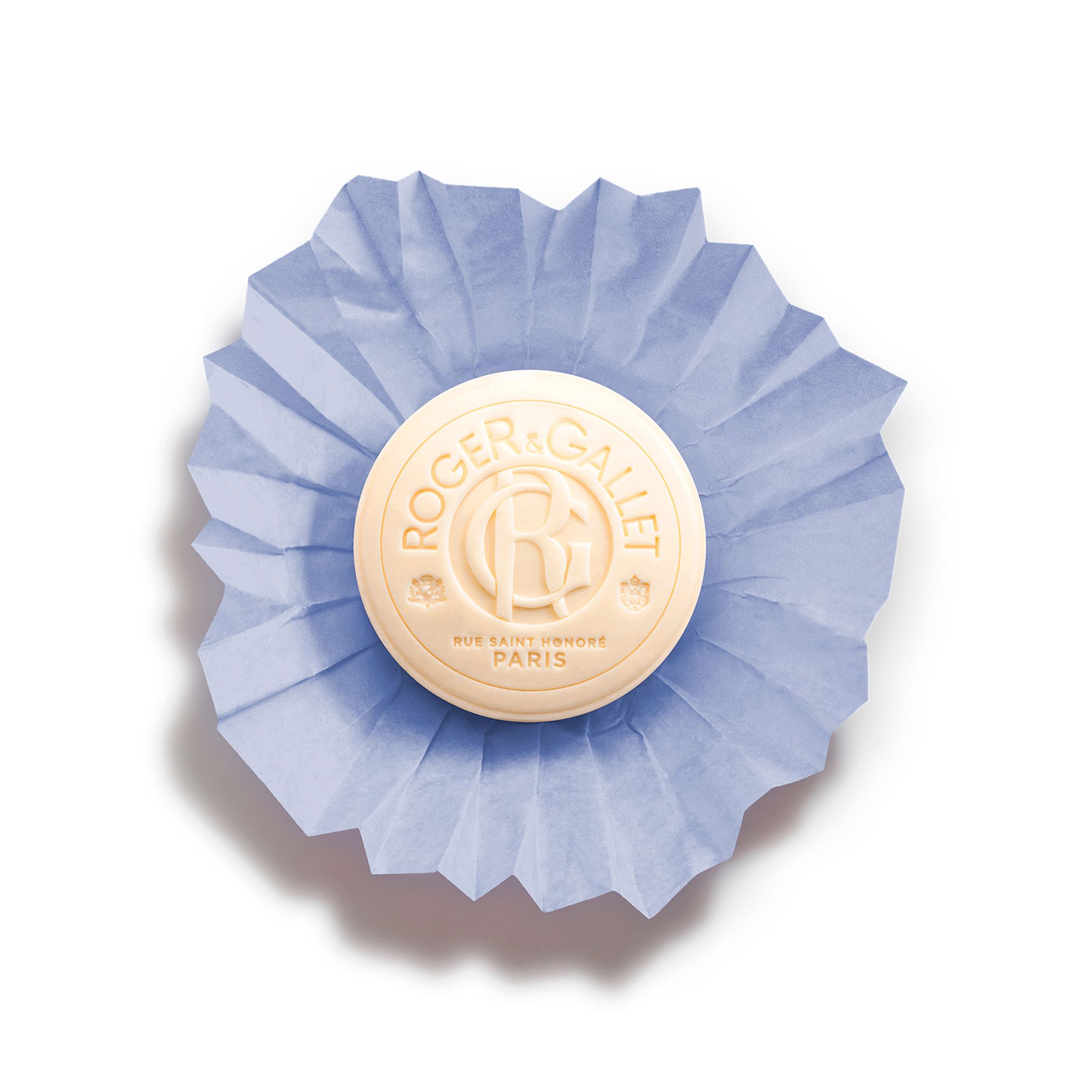 Zeep in blauw papier. Tekst: Roger & Gallet, Bois de Santal. Ronde vorm. Logo.