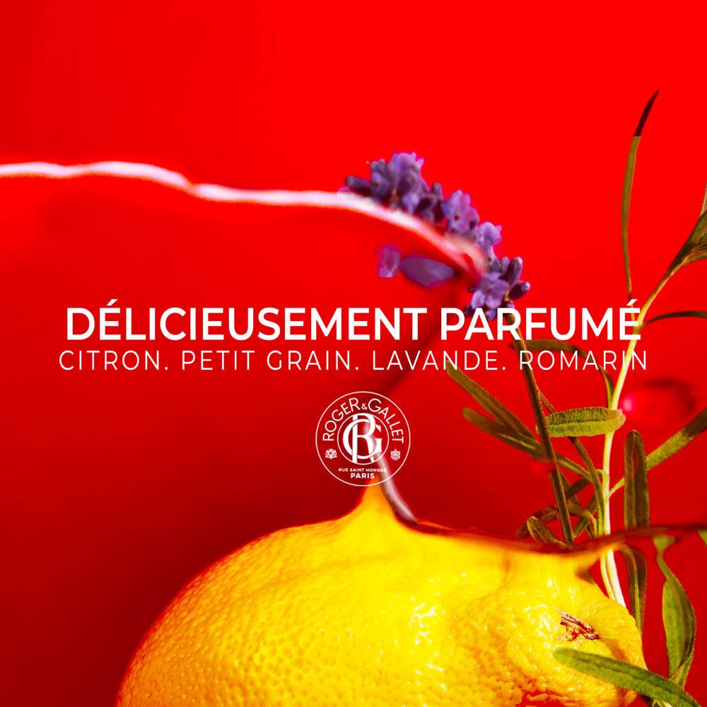 Fond rouge avec texte: Délicieusement Parfumé. Citron, lavande, romarin. Logo ROGER & GALLET, citron et lavande.
