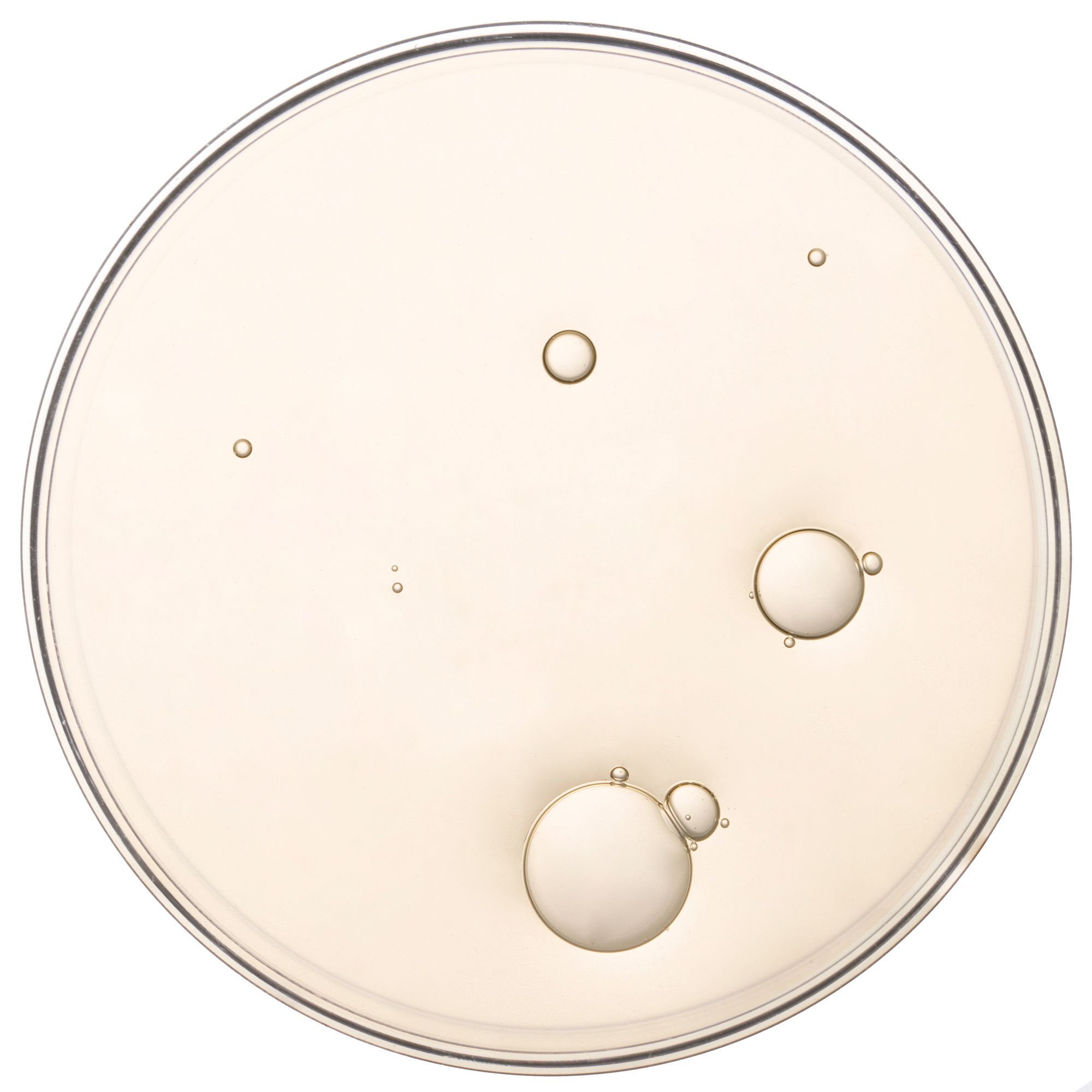 Bol rond transparent avec liquide. Quelques bulles.