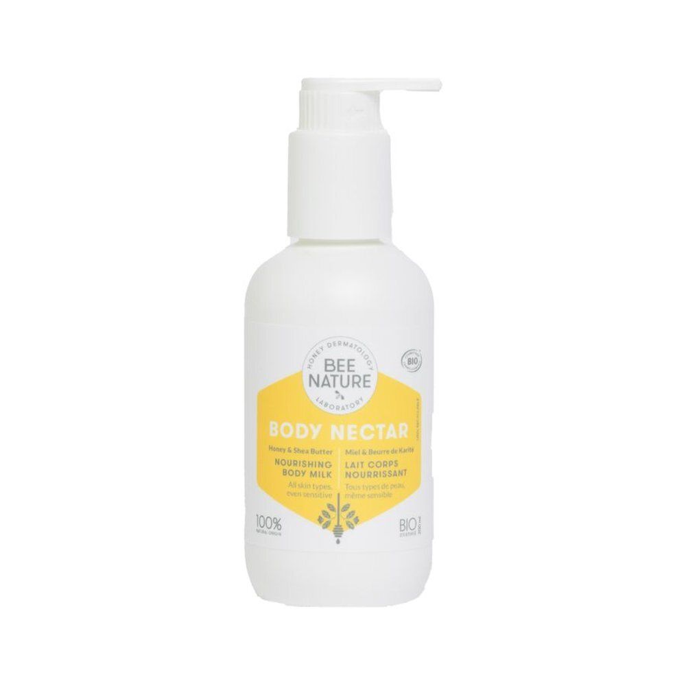Witte fles met pomp. Geel etiket met BODY NECTAR, BEE NATURE. Tekst in het Engels en Frans. Bio-certificering.