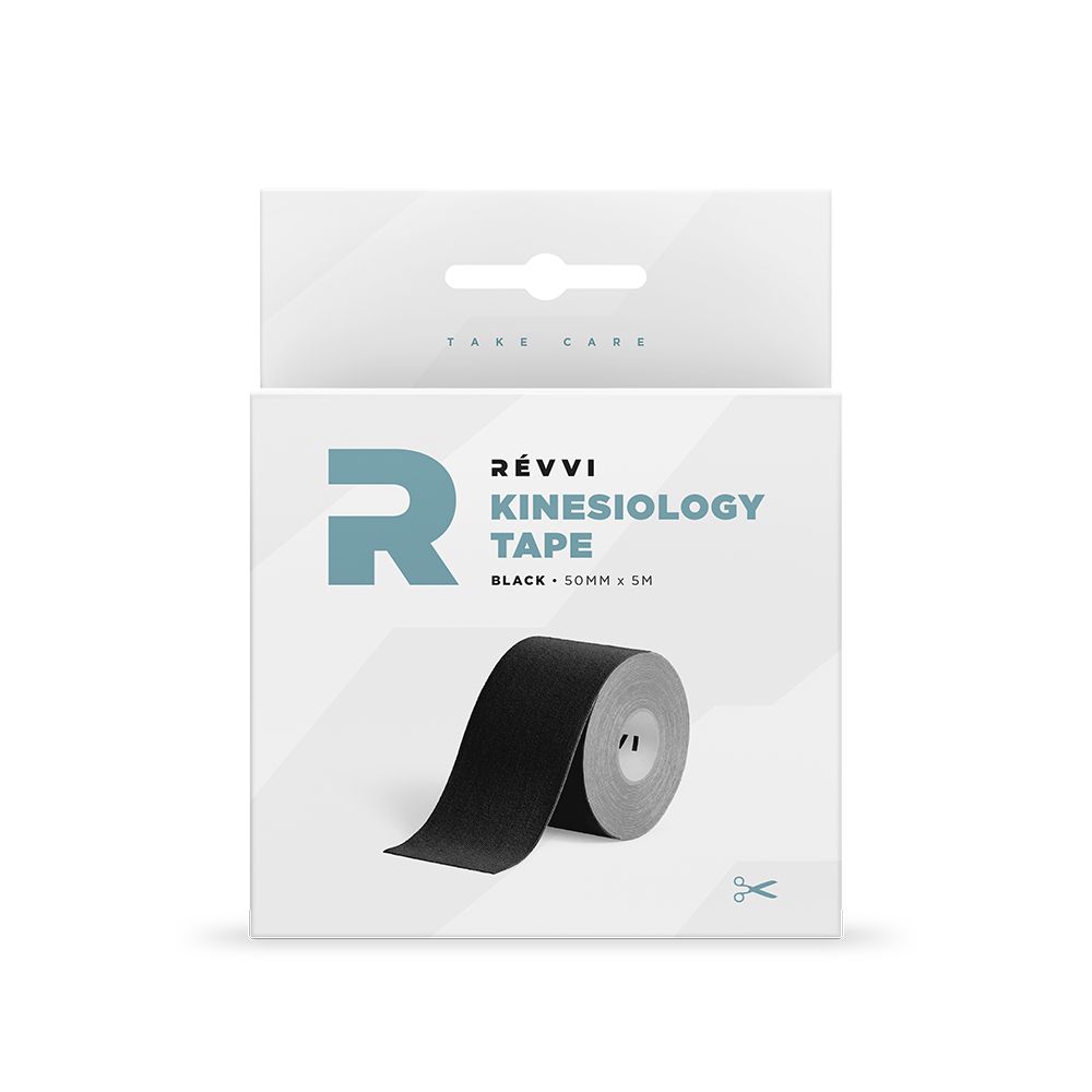 Emballage blanc avec ruban de kinésiologie noir. Inscription : RÉVVI Kinesiology Tape, 50 mm x 5 m.