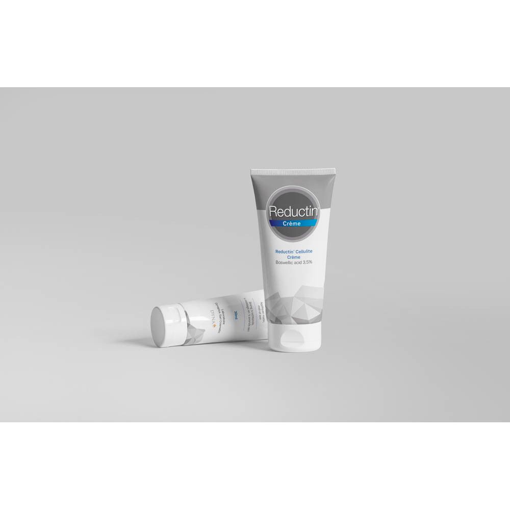 Twee tubes crème. Wit en grijs. Productnaam en logo zichtbaar.