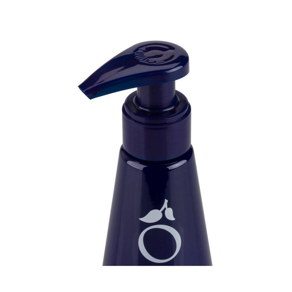 Gros plan du flacon de crème pour les mains bleu foncé avec pompe. En haut: tête de pompe. Inscription: logo et texte.