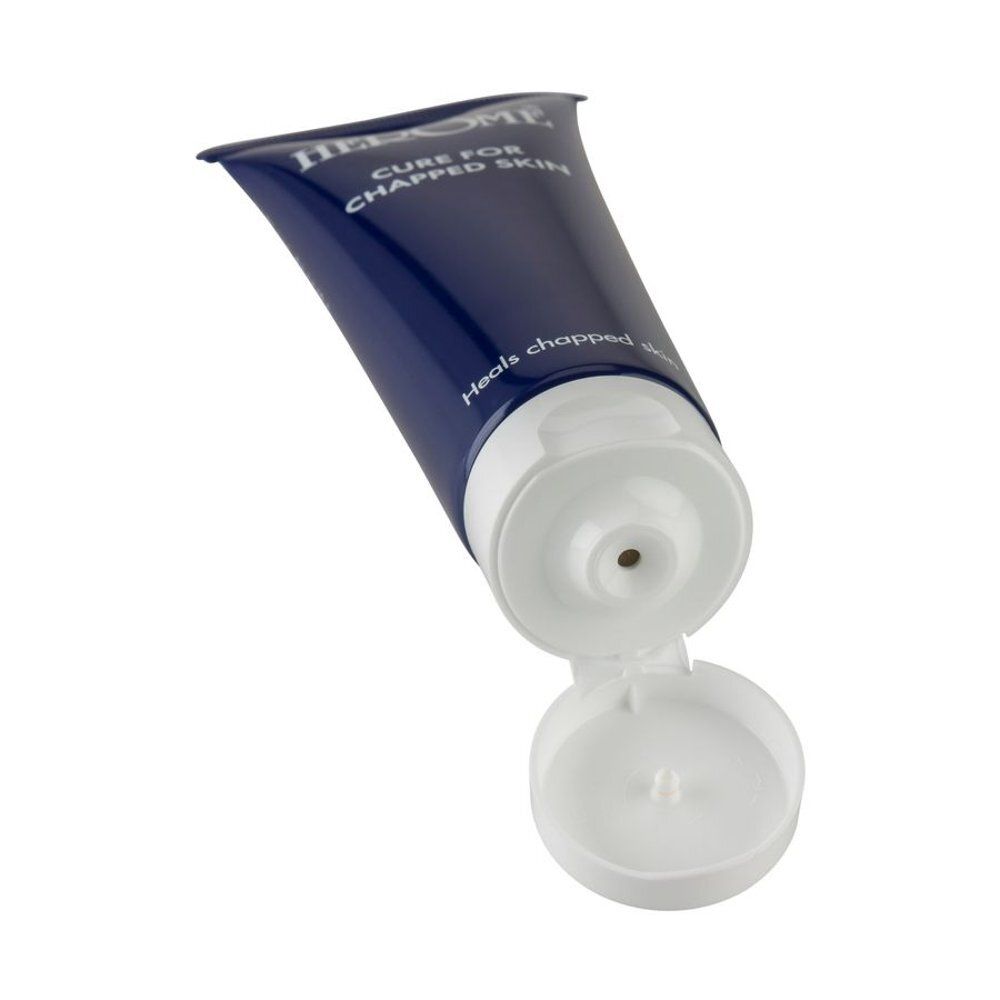 Tube bleu foncé ouvert avec bouchon blanc. Inscription: Herome Cure for Chapped Skin. Vue de dessus du produit.