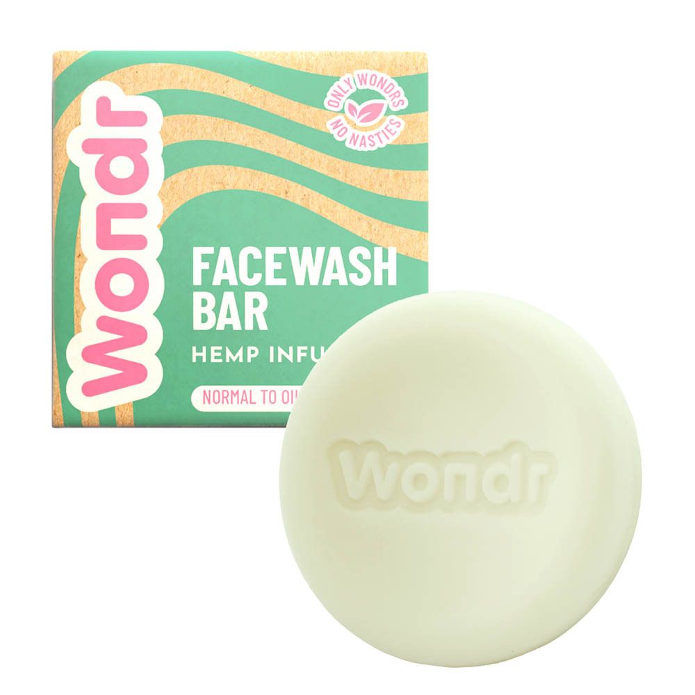 Ronde zeep en kartonnen verpakking. Zeep met "Wondr" logo. Verpakking met "Facewash Bar" en "Hemp Infusion".