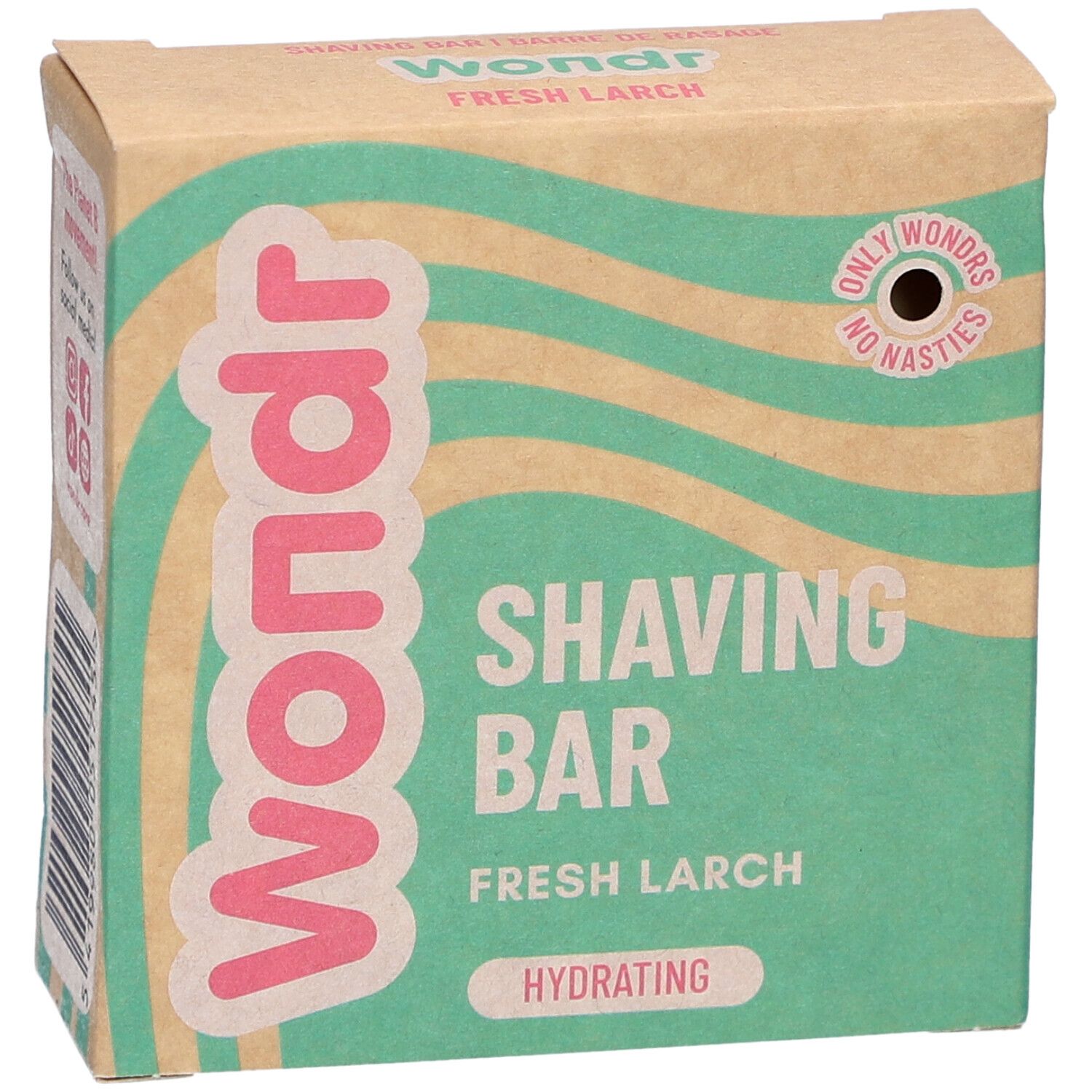 Kartonnen verpakking met Wondr-logo en 'Shaving Bar Fresh Larch'. Groen-beige golfpatroon. 'Hydrating'.