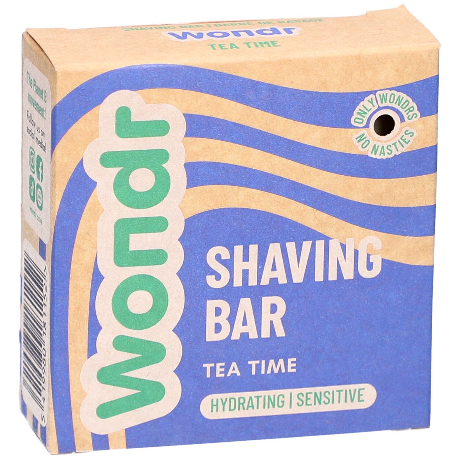 Kartonnen verpakking met blauwe golven en tekst. Bevat "Shaving Bar Tea Time". Merk: Wondr. Opschrift: Hydrating | Sensitive.