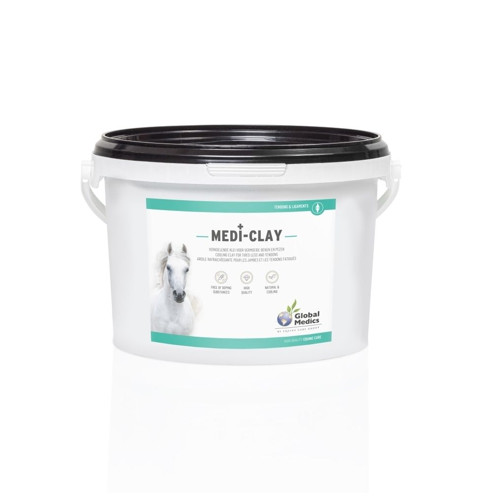 Witte plastic emmer met zwart deksel, voorkant met paardenhoofd en productinformatie.