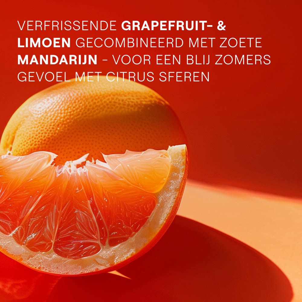 Tekst op oranje achtergrond: Verfrissende grapefruit en limoen gecombineerd met zoete mandarijn voor een blij zomers gevoel.
