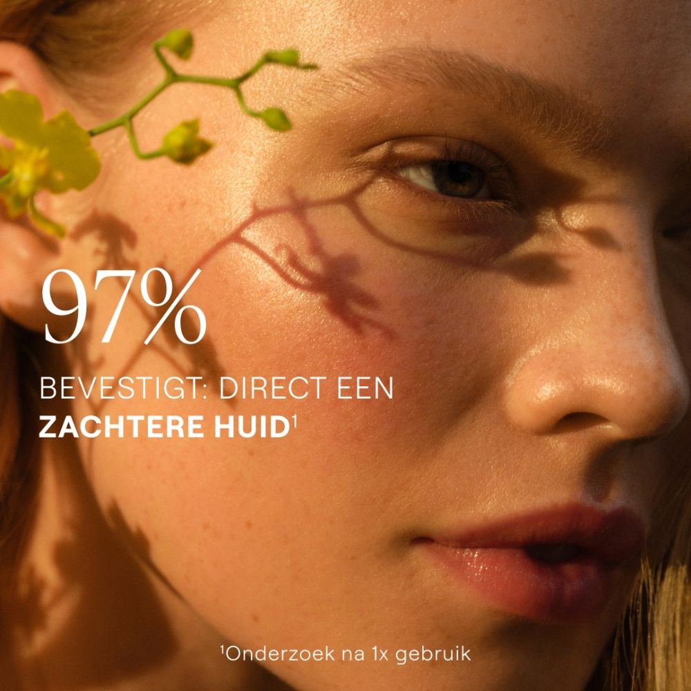 WELEDA Skin Food Ultra-Light Dry Oil fles met bloemen, Nederlandse belettering.