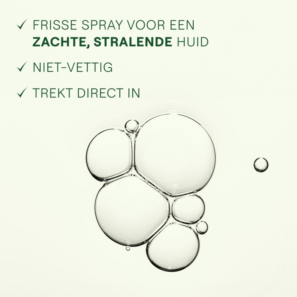 WELEDA Skin Food Ultra-Light Dry Oil fles, Nederlandse belettering, in context met handdoek.