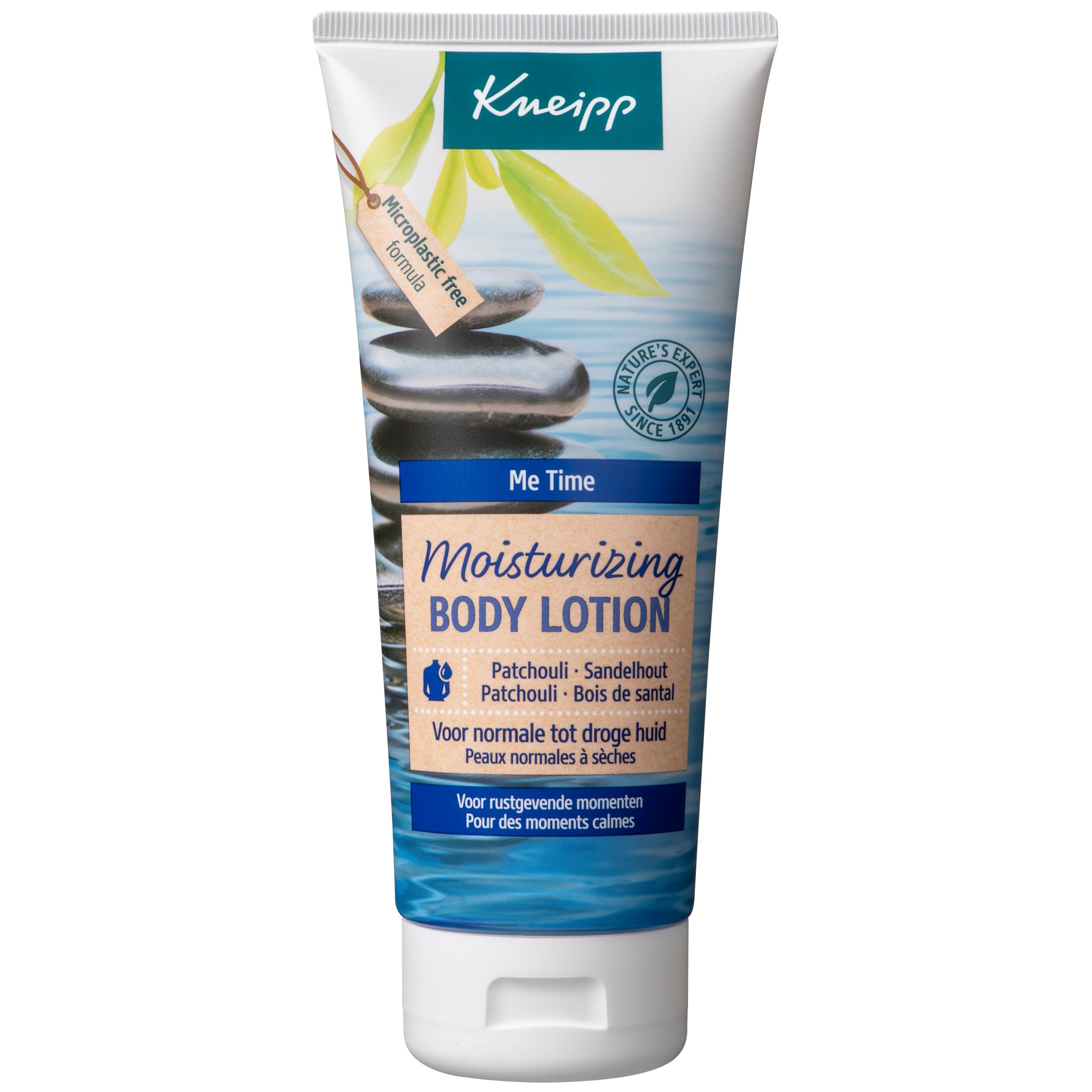 Witte tube met Kneipp-logo en productnaam. Afbeelding: stenen en bladeren. Tekst: Me Time Moisturizing Body Lotion.