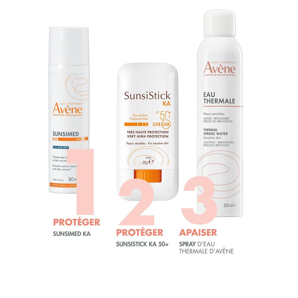 Flacon blanc Avène Solaire Sunsimed KA. Texte: Blue Light, SPF 50+, pour peaux à risque.