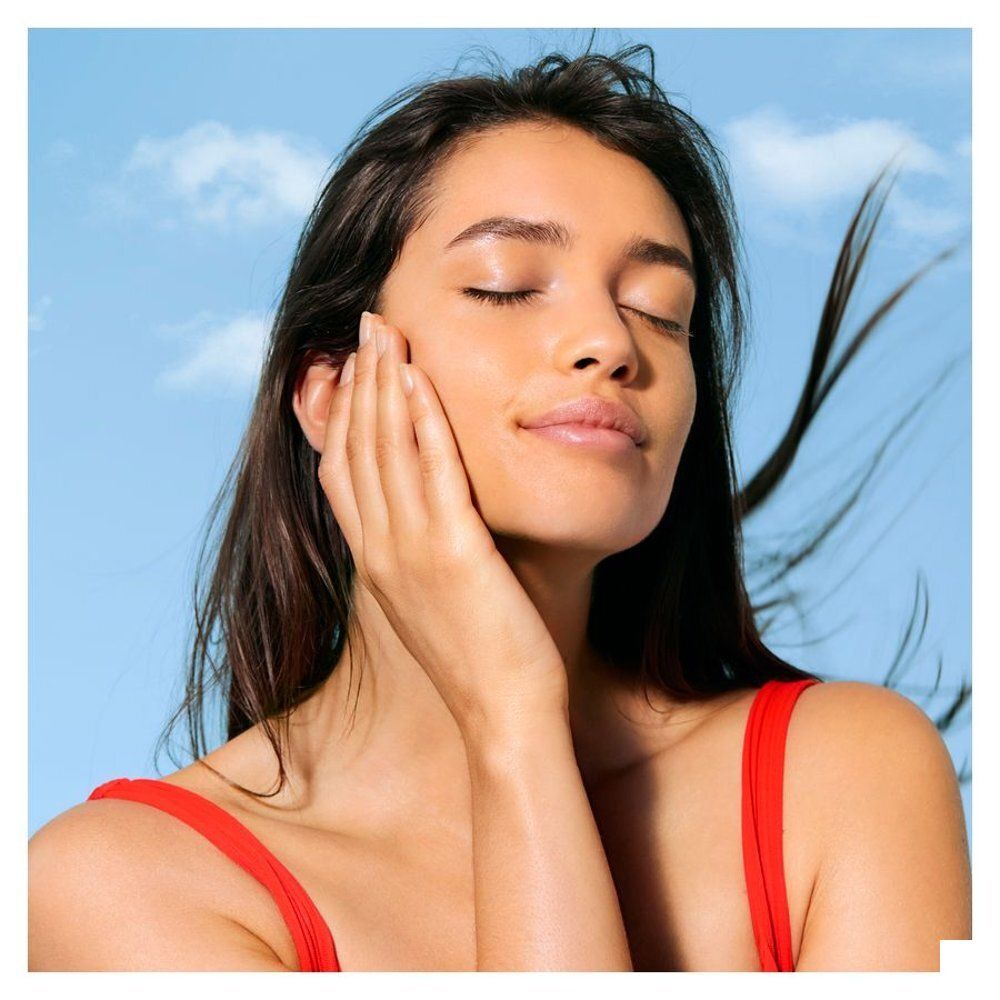 Achterkant van de NUXE zonnebrandspray SPF 50 met ingrediënten en certificeringen.