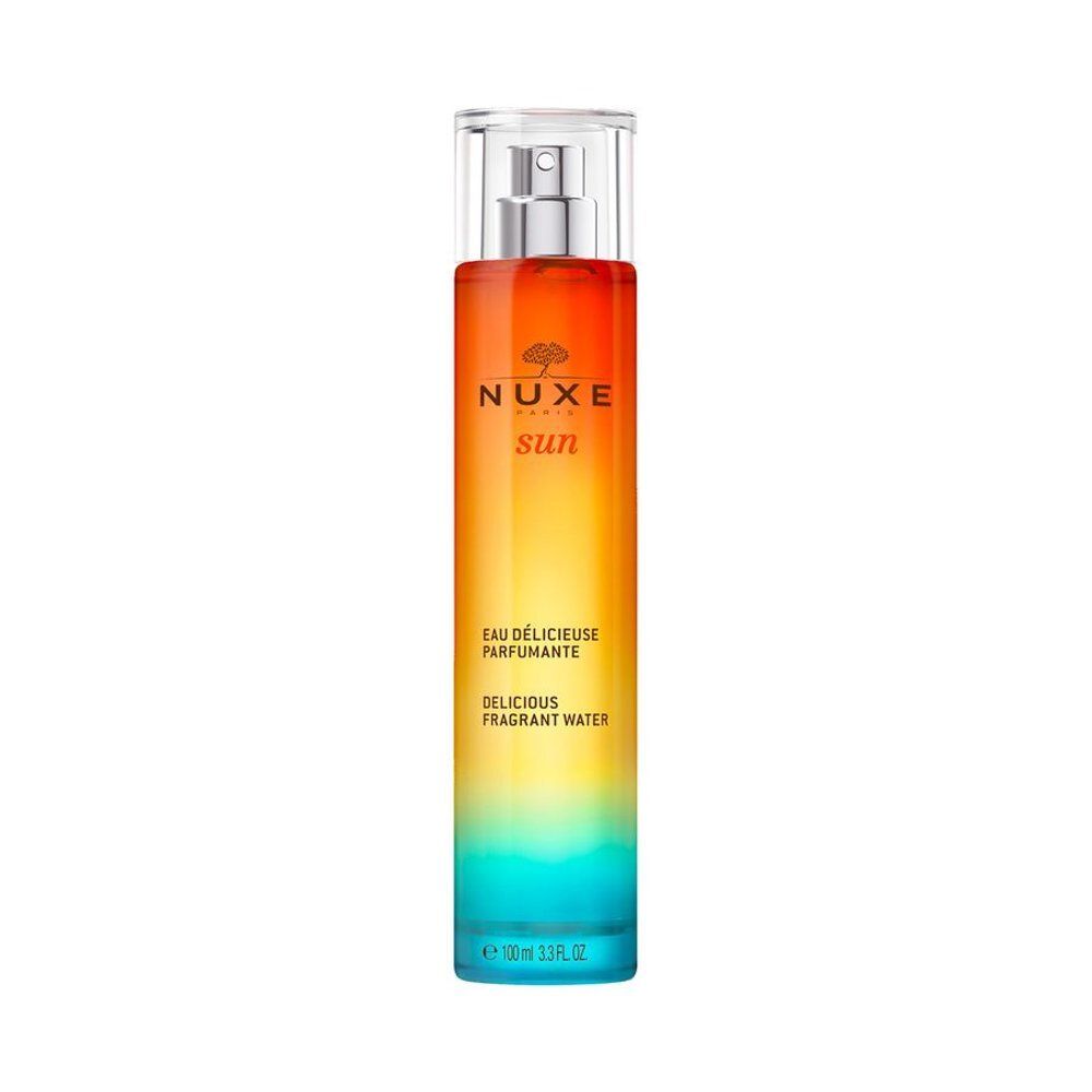 NUXE SUN Eau Délicieuse Parfumante fles met spraykop. Kleurverloop van rood via geel naar blauw.