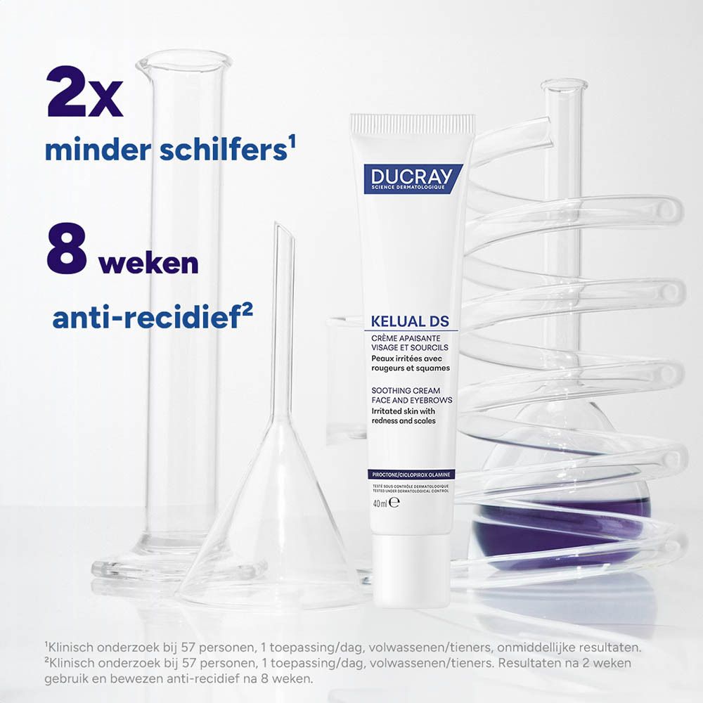 Witte tube Ducray Kelual DS kalmerende crème voor gezicht en wenkbrauwen, omringd door laboratoriumapparatuur.