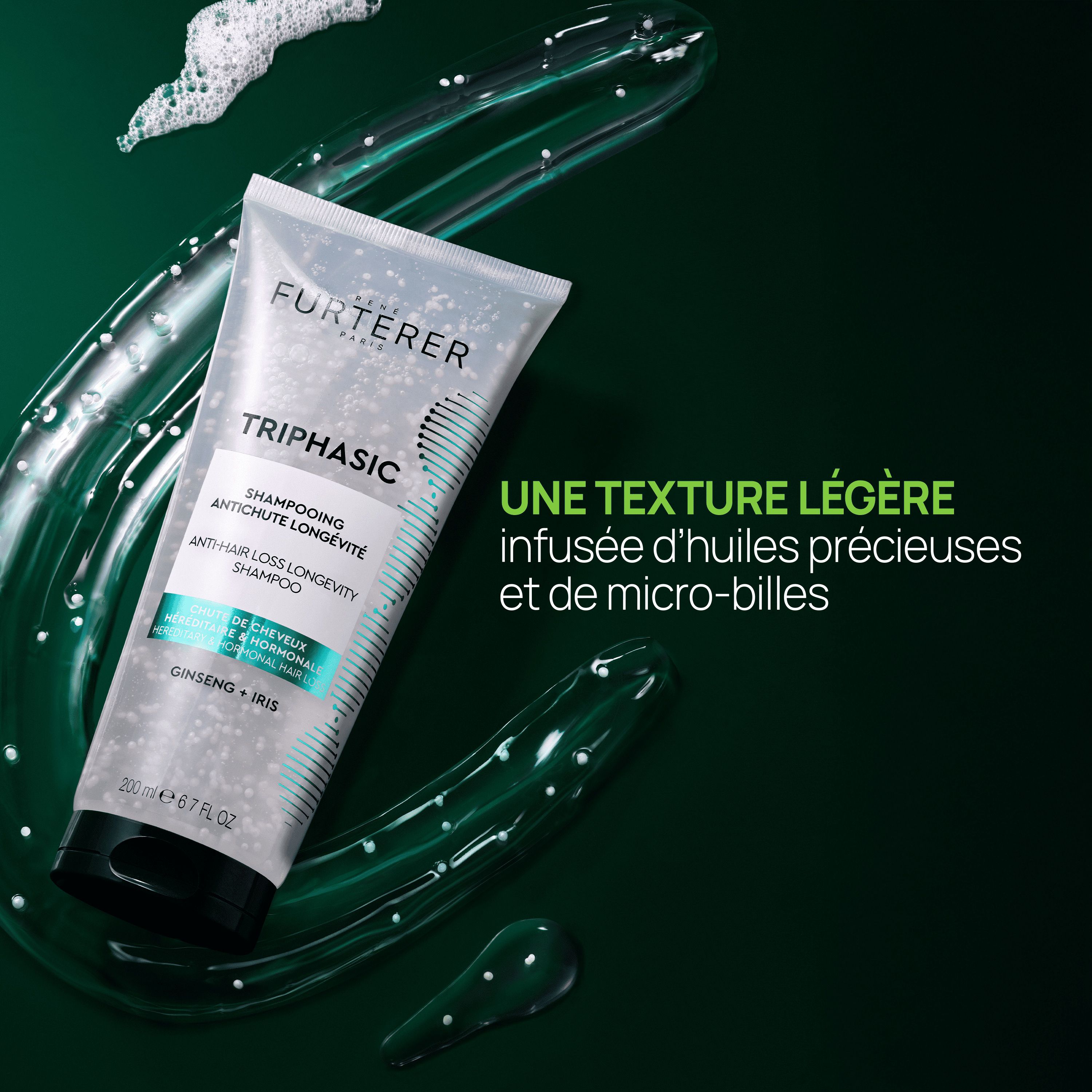 Tube de shampooing et liquide. Texte: Une texture légère infusée d'huiles précieuses. Fond vert.