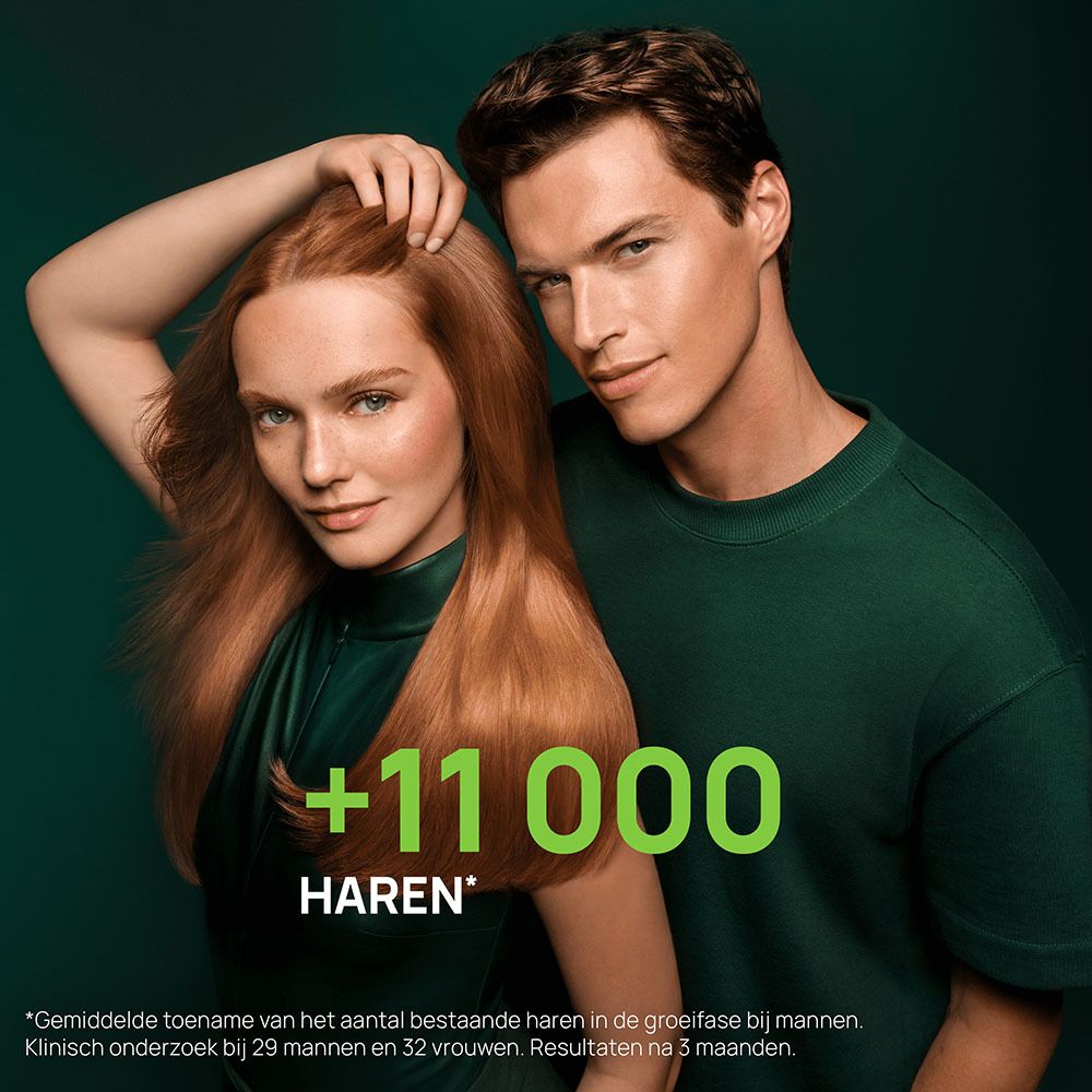 Koppel poseert. Vrouw met rood haar, man met groen overhemd. Productafbeelding.