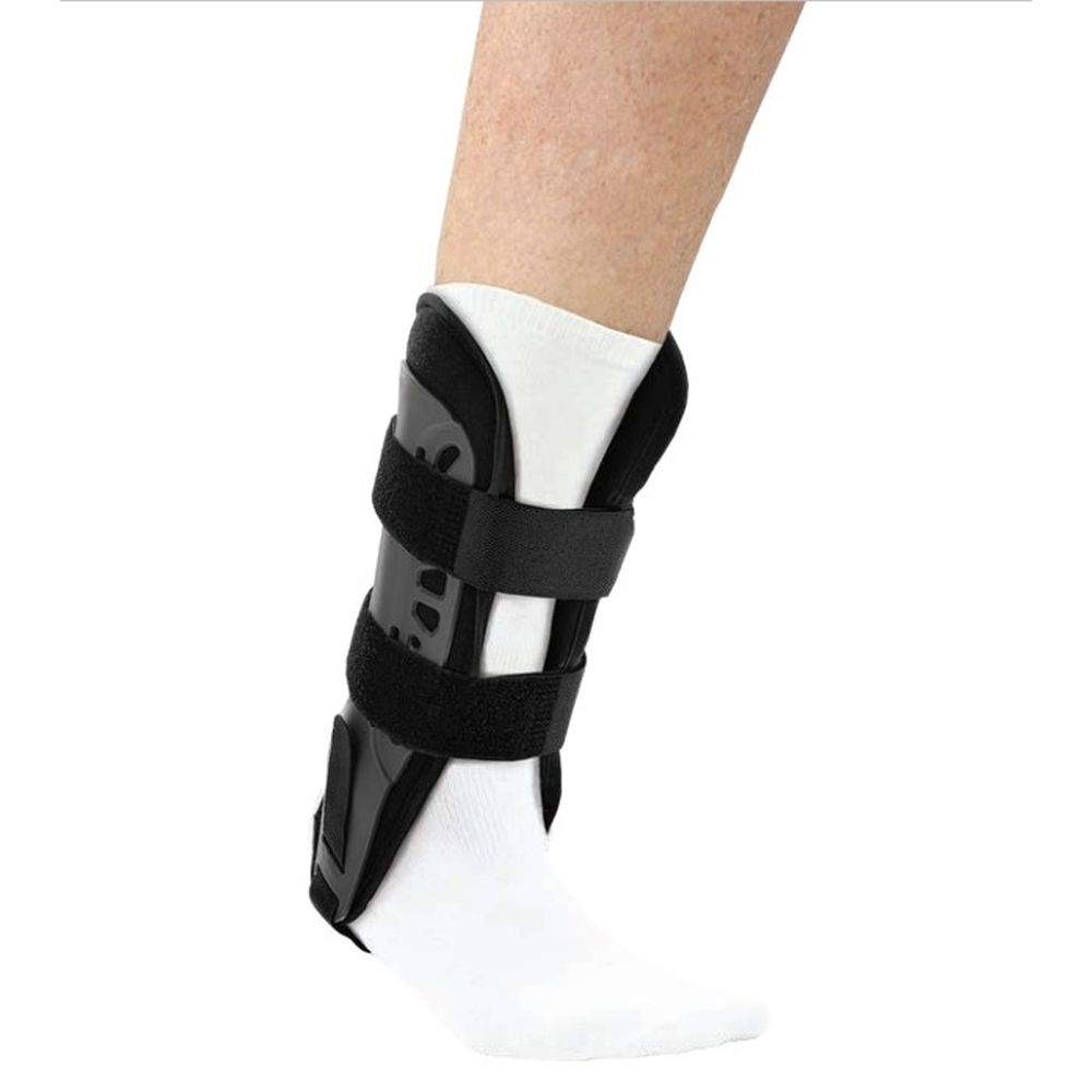 Zwart-grijs enkelbrace met klittenbandsluitingen voor stabilisatie.