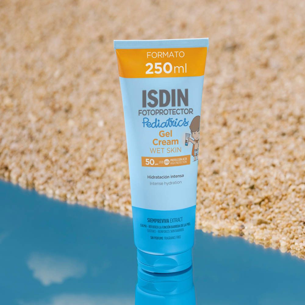 ISDIN Fotoprotector Pediatrics Gel-Crème SPF50+ tube. 250ml. Op zand en water.