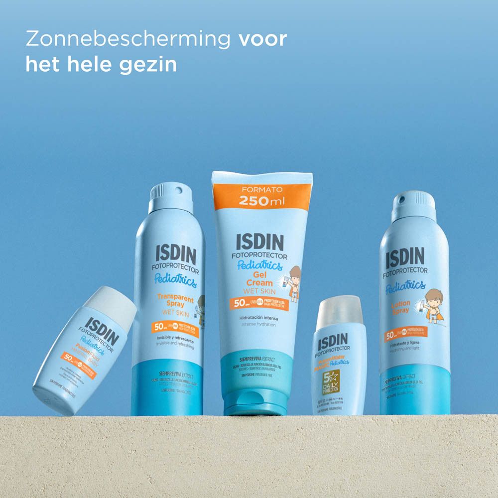 Verschillende ISDIN Fotoprotector producten. Op blauwe achtergrond.