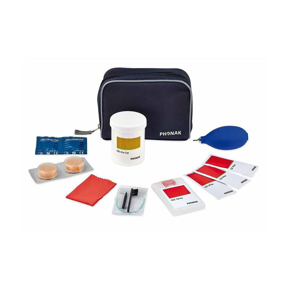 Donkerblauwe etui met accessoires: reinigingsborstel, droogcapsules, doekjes, blaasbalg, tabletten.