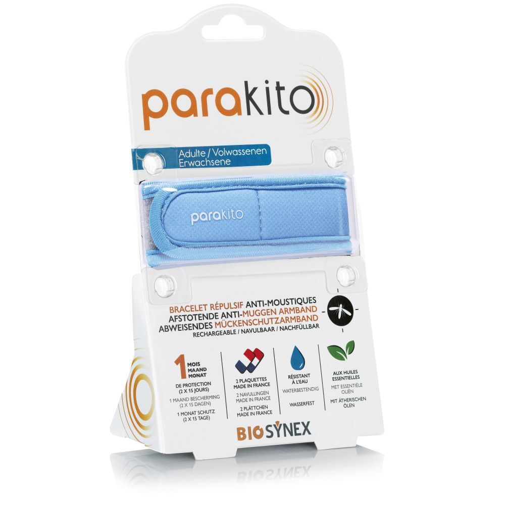 ParaKito armband in verpakking, schuin. Blauwe armband, tekst: Anti-muggen armband, oplaadbaar. Met 2 plaatjes, waterbestendig, met essentiële oliën.