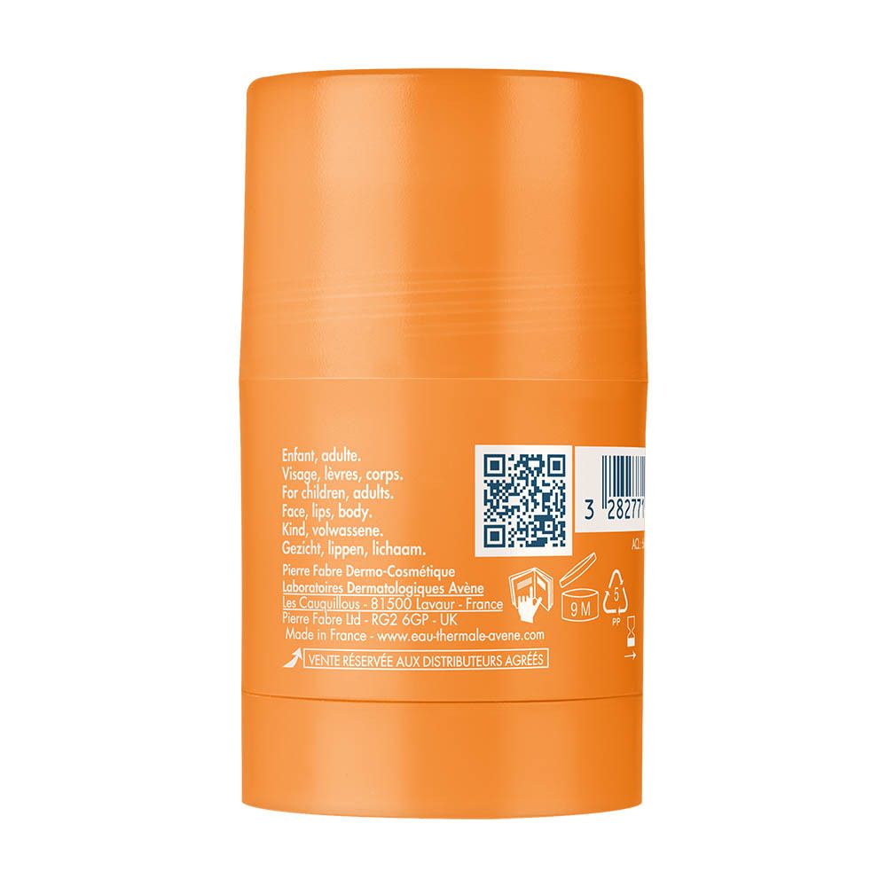 Achterkant oranje zonnestick. Merk Avène. Tekst: Voor kinderen, gezicht, lippen, lichaam.