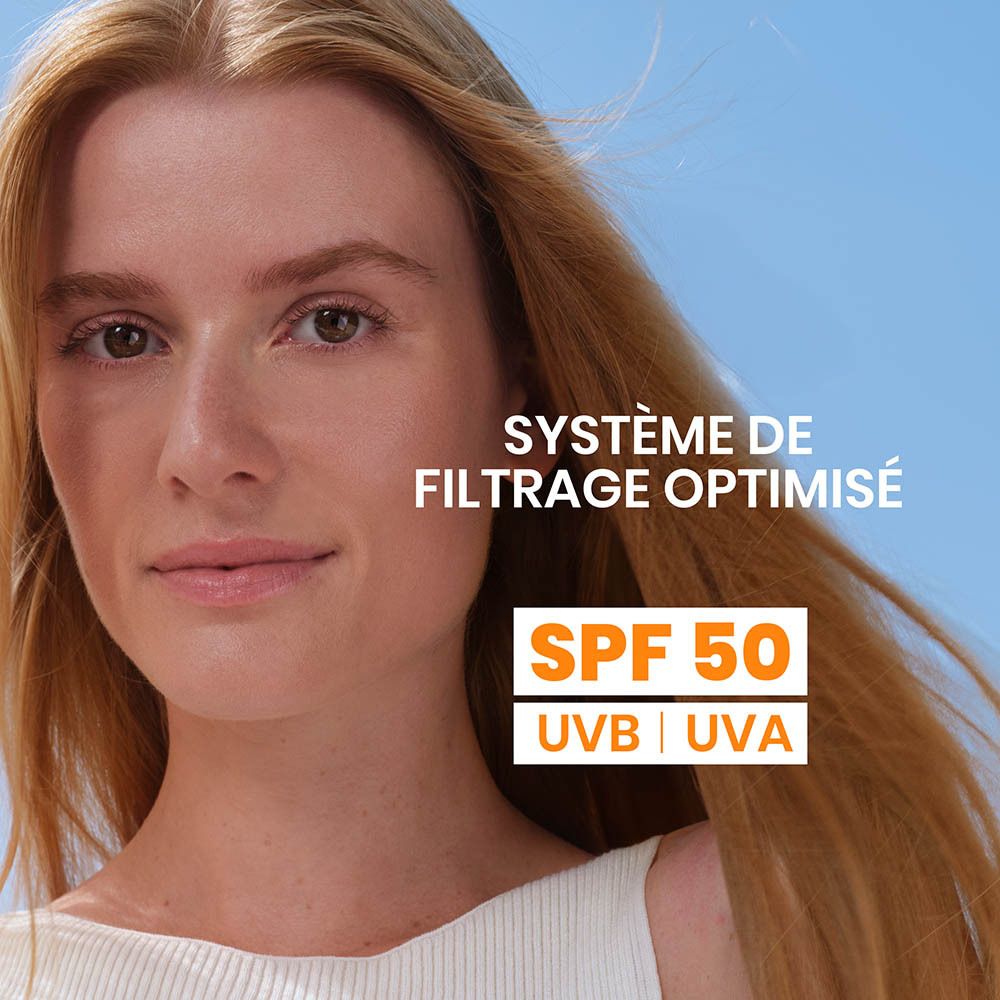 Portrait d'une femme. Texte: Système de filtrage optimisé, SPF 50 UVB|UVA.