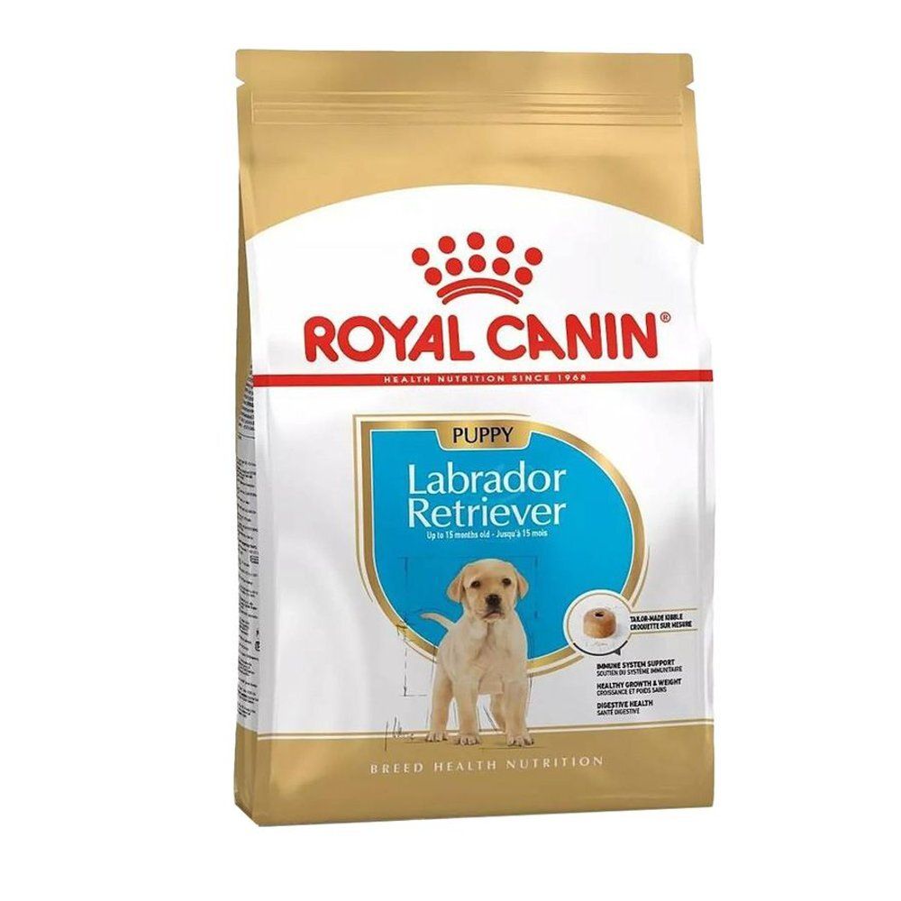 Sac de nourriture sèche pour chiots Royal Canin Labrador Retriever. Logo blanc sur fond doré. Illustration d'un chiot Labrador. Inscription en anglais.