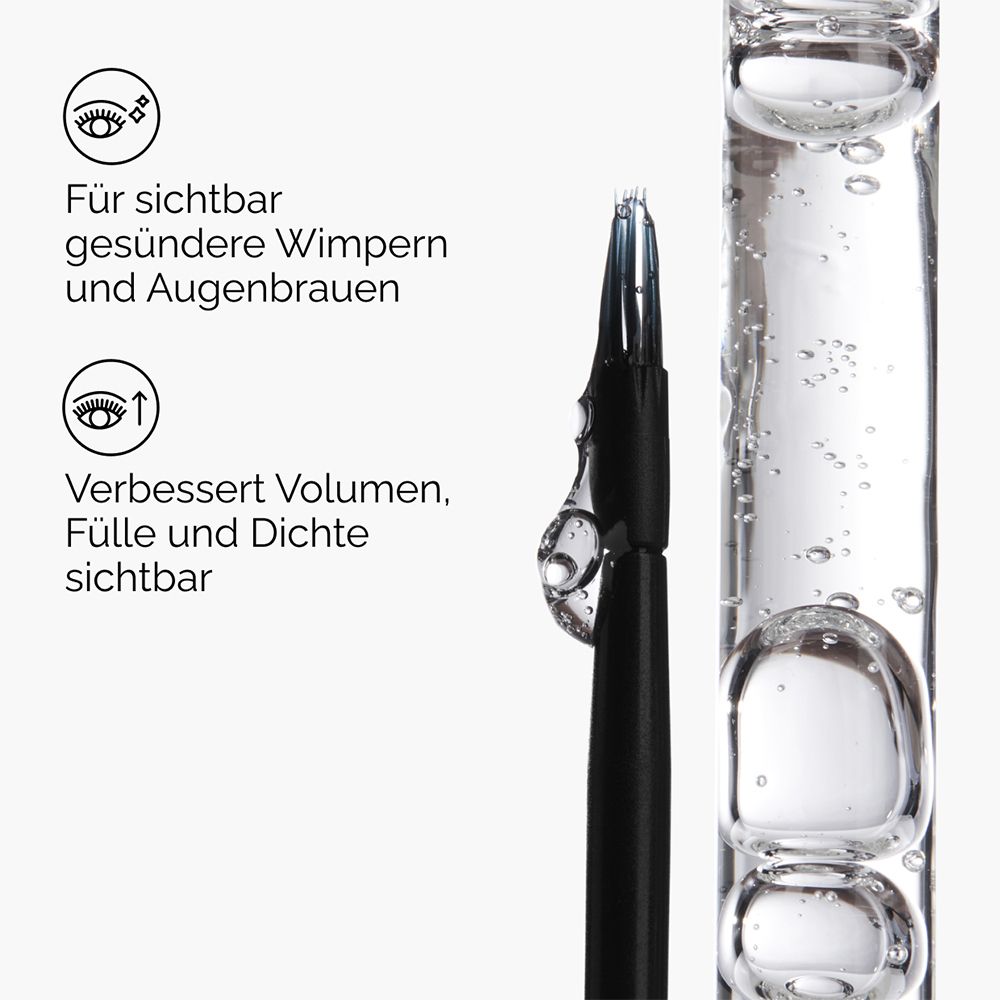 Applicateur avec sérum dans un liquide. Texte : Pour des cils et sourcils plus sains.
