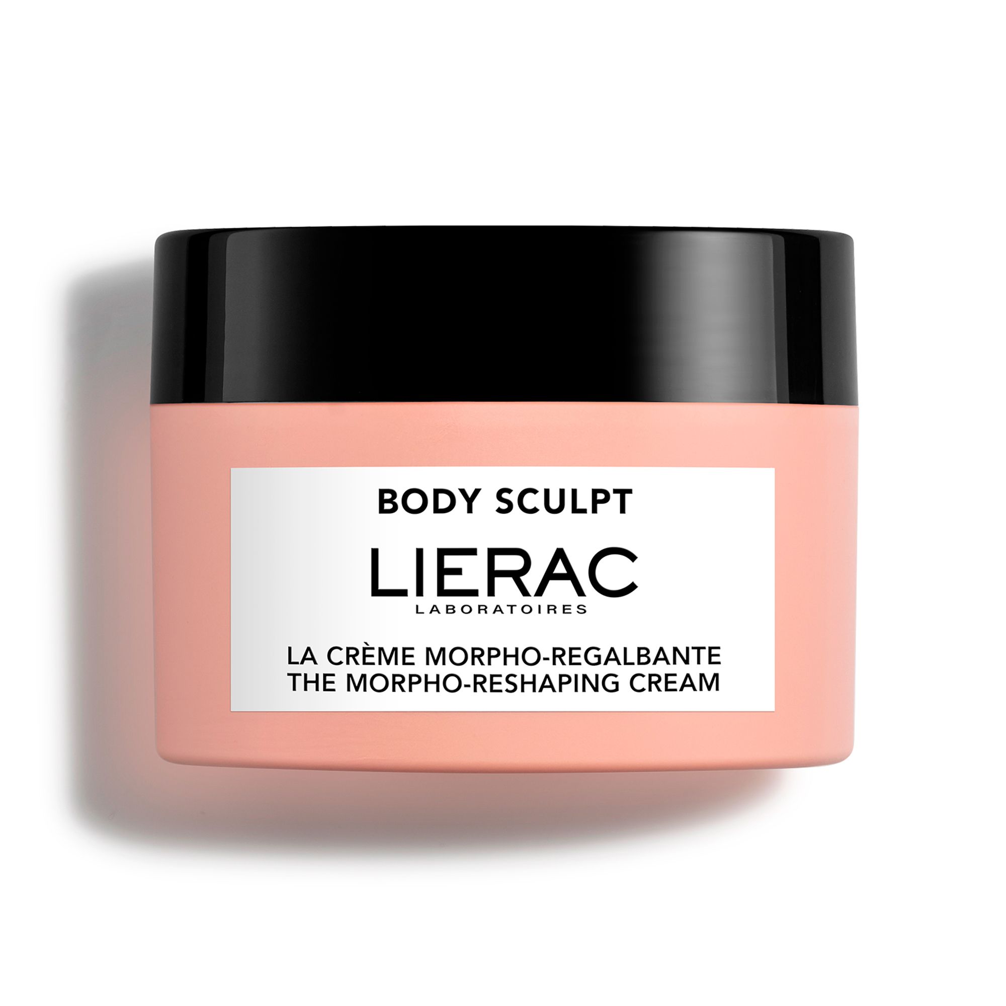 Roze pot met zwarte deksel. Opschrift: BODY SCULPT, LIERAC. Tekst: LA CRÈME MORPHO-REGALBANTE, THE MORPHO-RESHAPING CREAM.