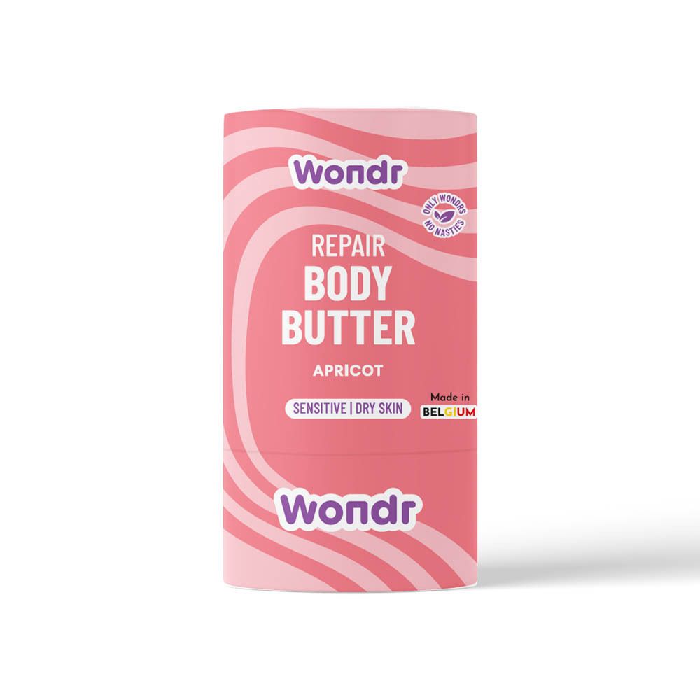 Roze cilindrische verpakking met golfpatroon. Opschrift: Wondr, Repair Body Butter, Abrikoos. Gemaakt in België.
