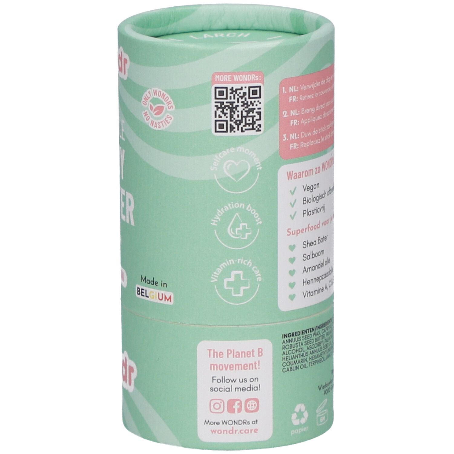 Achterkant cilindrische verpakking. Tekst: Voordelen, ingrediënten, QR-code, social media icons. Gemaakt in België.