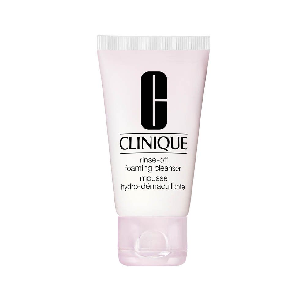 Clinique Rinse-Off Foaming Cleanser Mousse in een witte tube met roze accenten.