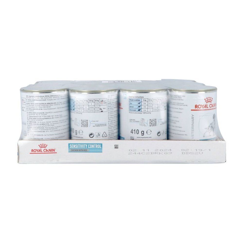 Lot de 4 boîtes de nourriture pour animaux. Inscription: ROYAL CANIN, SENSITIVITY CONTROL, 410 g. Emballé sous film.