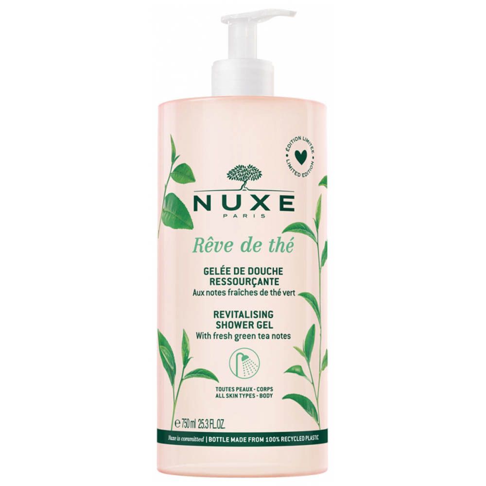 Nuxe Body Rêve de Thé douchegel. Transparante fles met roze vloeistof en pomp. Decoratie met groene theebladeren.