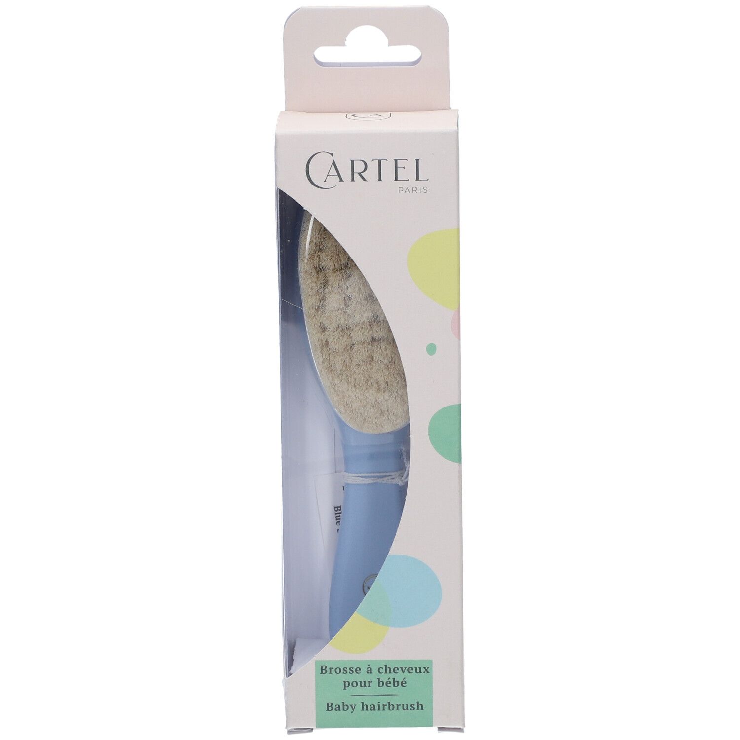 Brosse à cheveux pour bébé dans son emballage. Visible: tête de brosse, manche bleu, marque Cartel Paris. Emballage avec fenêtre.