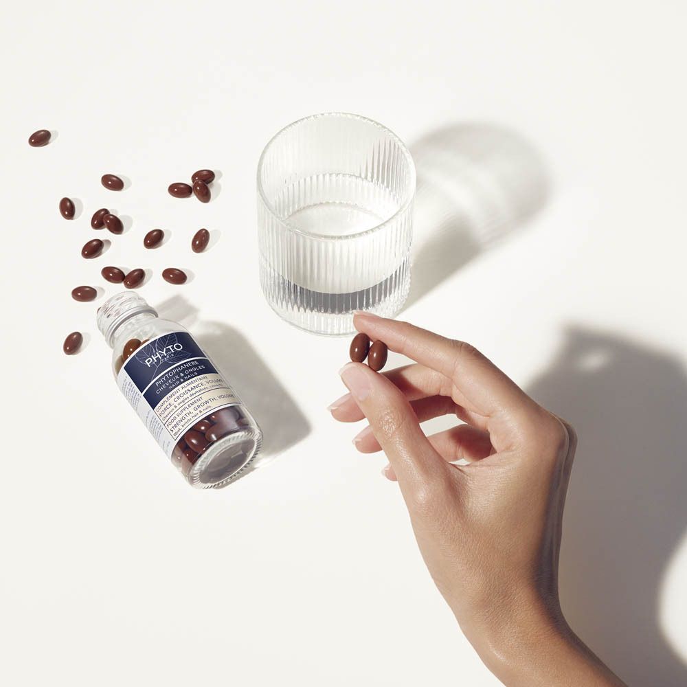 Productverpakking. Blauw-witte doos met productnaam en flesje capsules.