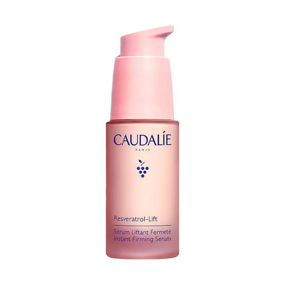 Flacon de sérum Caudalie avec pompe rose. Inscription: Caudalie, Resveratrol-Lift, Sérum Liftant Fermeté.