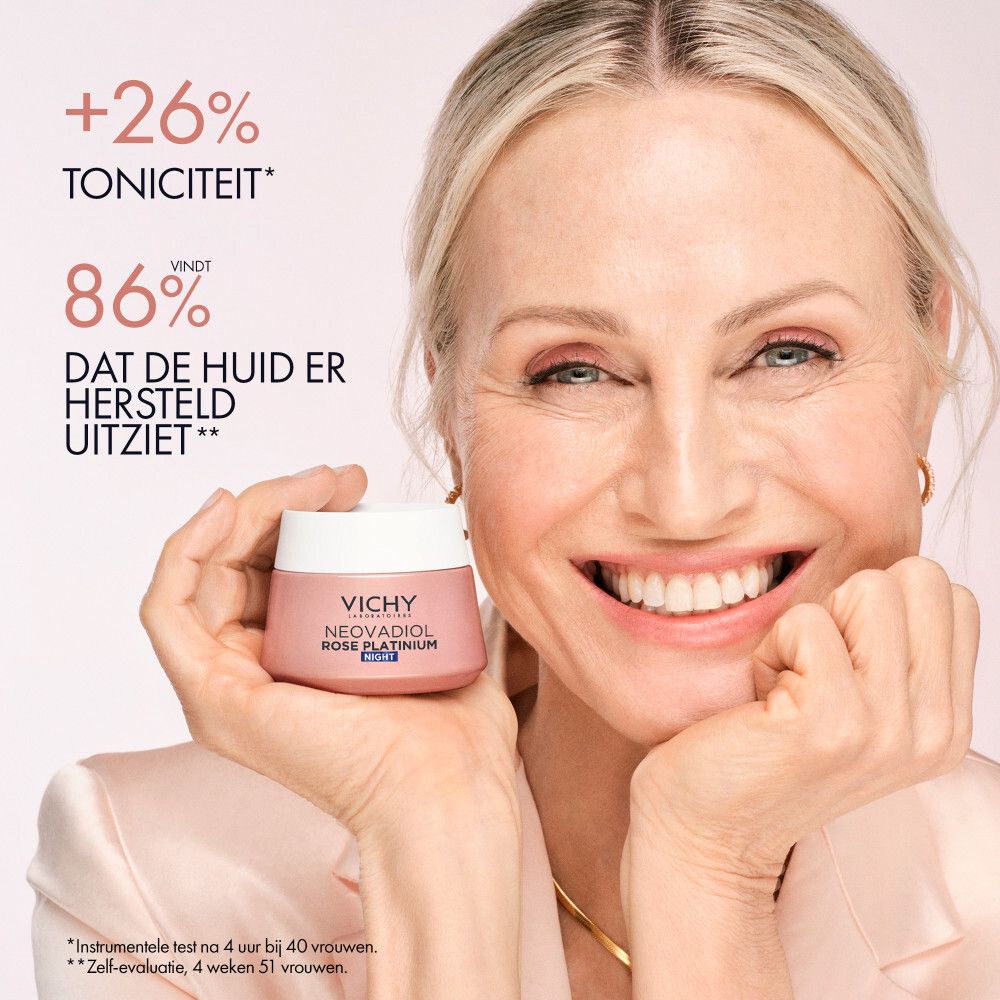 Lachende vrouw. Tekst: +26% toniciteit, 86% dat de huid er hersteld uitziet.