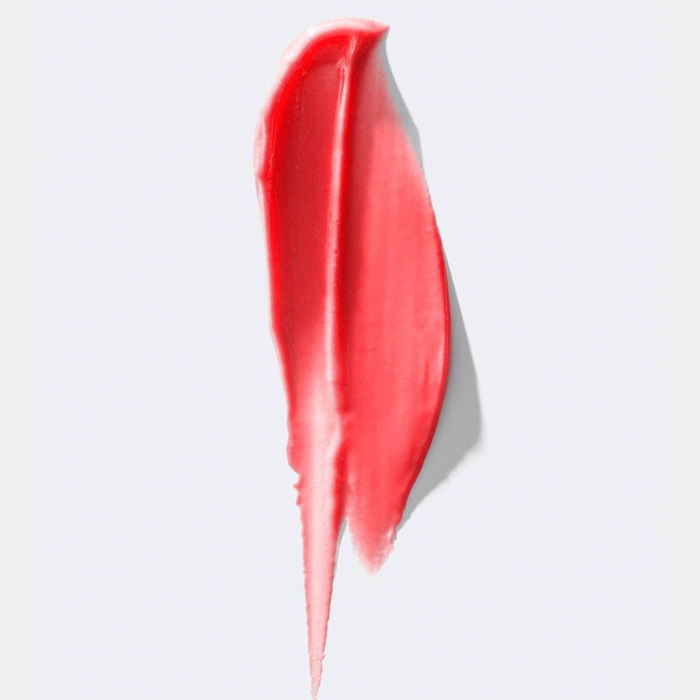 Een rode lippenstift-swatch op een witte achtergrond.