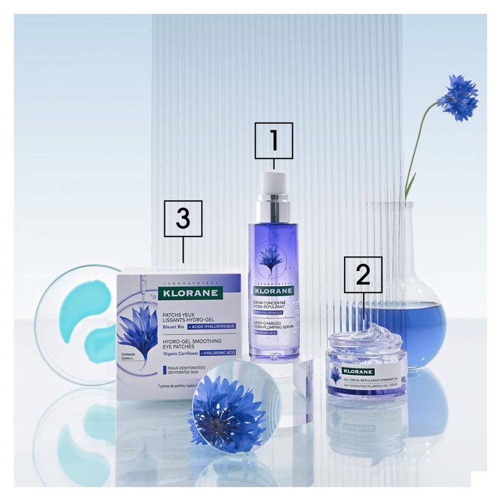 Productverpakking en crèmepot. Opschrift: Klorane, Gel Crème Repulpant Hydratant 24H. Blauwe bloem illustratie.