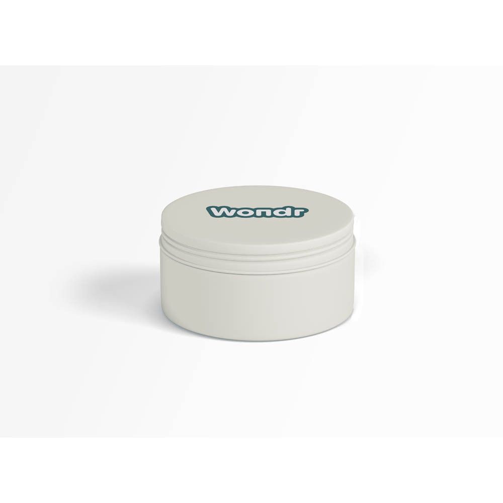 Beige doos met deksel. "Wondr" in blauw op de deksel.