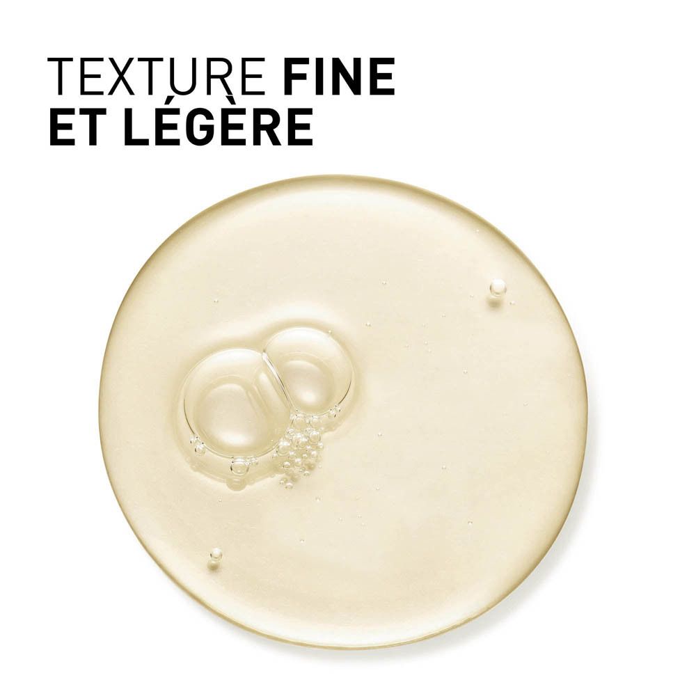 Liquide jaunâtre avec bulles. Texte: Texture fine et légère.