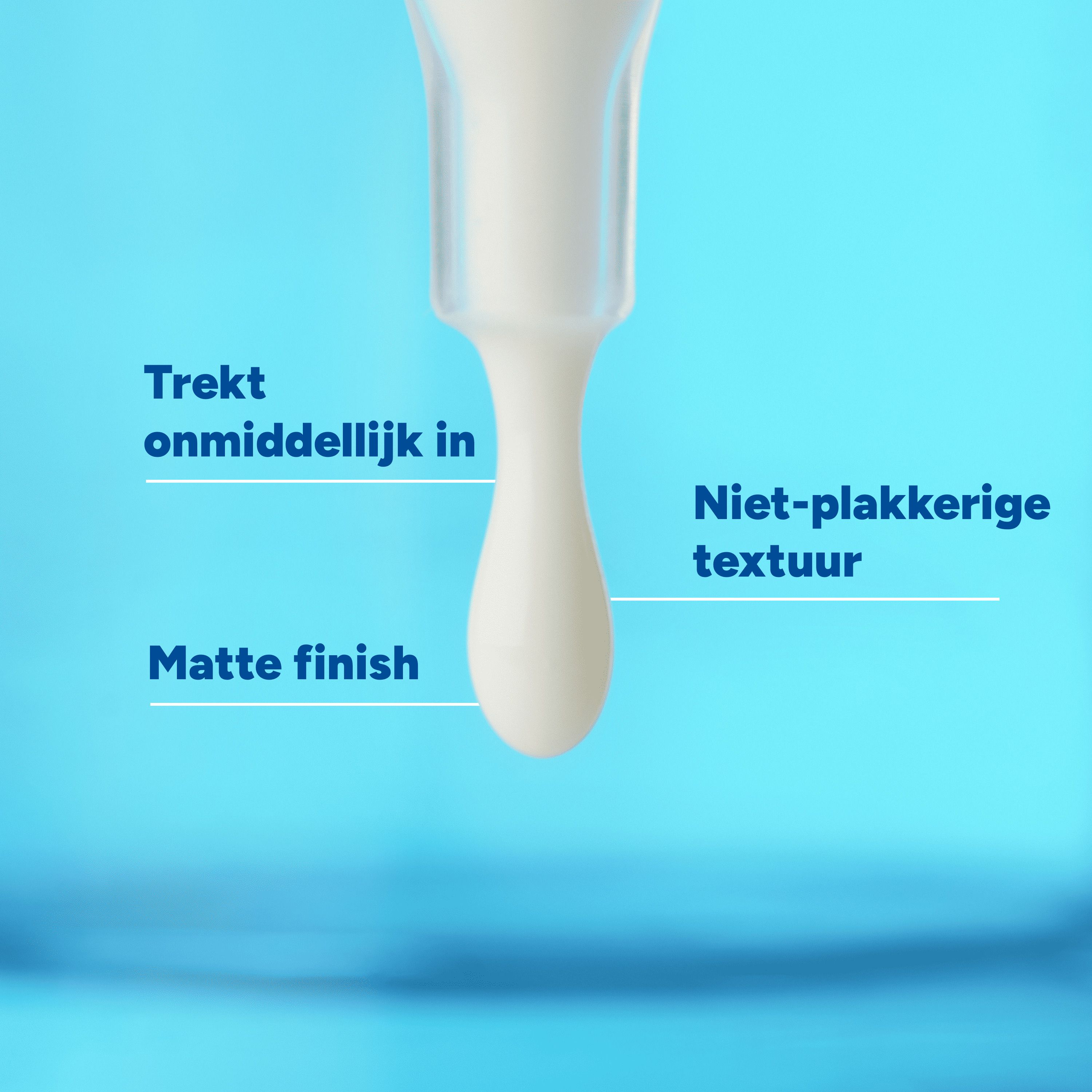 Achterkant van het blauwe serumflesje. Meertalige tekst. Opschrift: Ducray Keracnyl.