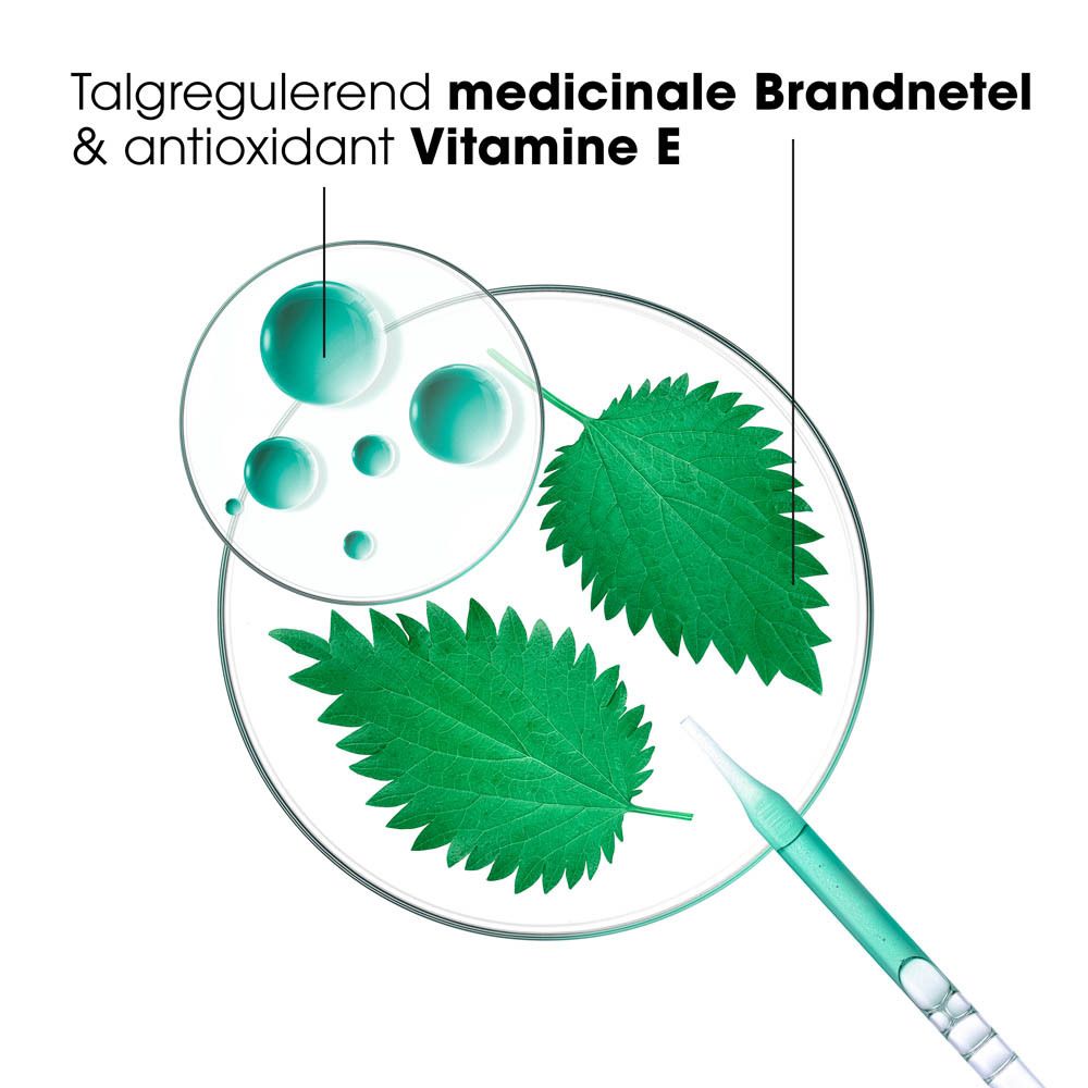 Groene sprayfles Klorane droogshampoo. Met brandnetel en vitamine E. 99% natuurlijke ingrediënten.